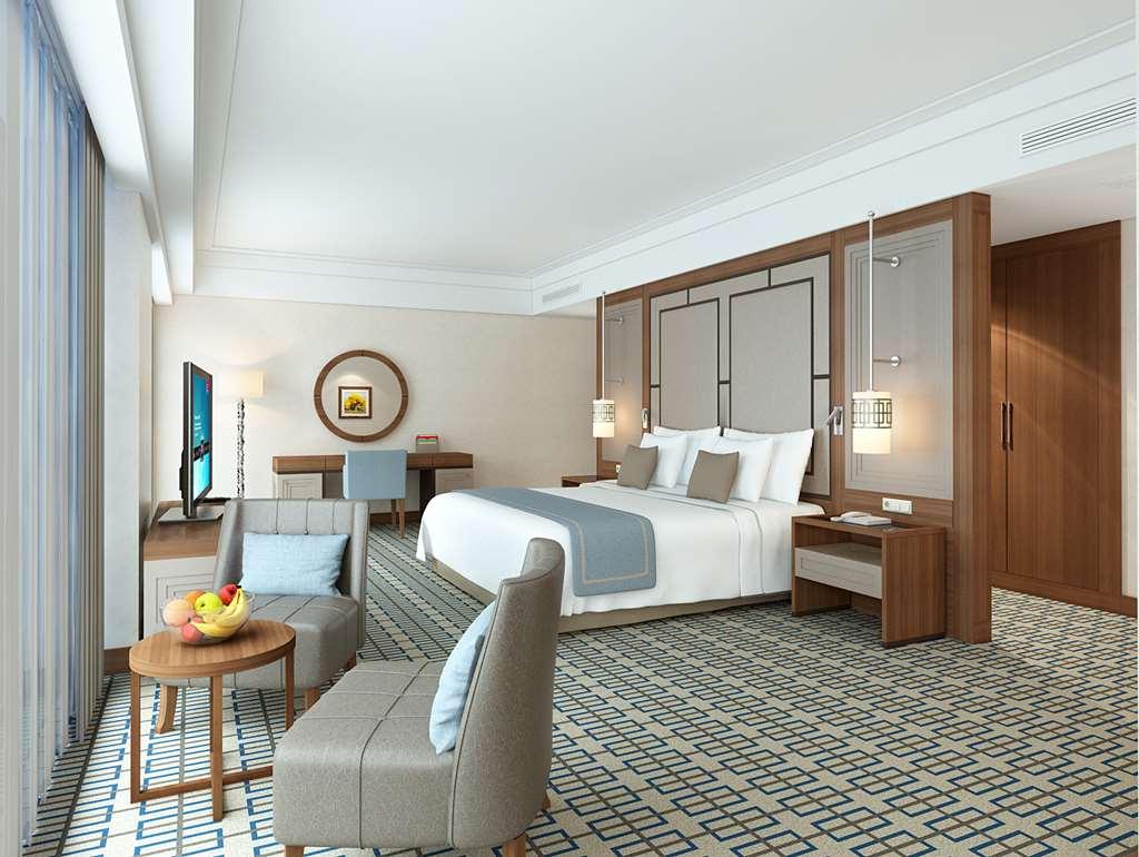 Ramada Plaza By Wyndham מלון 5*