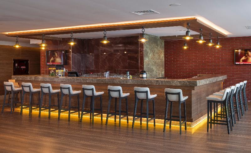 Ramada Plaza By Wyndham מלון 5*