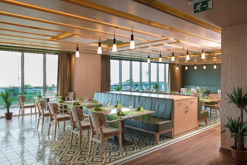 מלון Ramada Plaza By Wyndham 5*