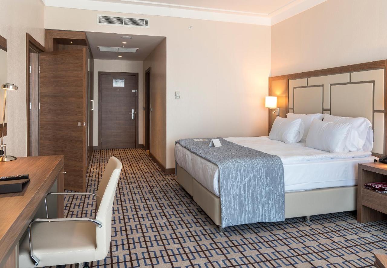 Ramada Plaza By Wyndham מלון ריזה